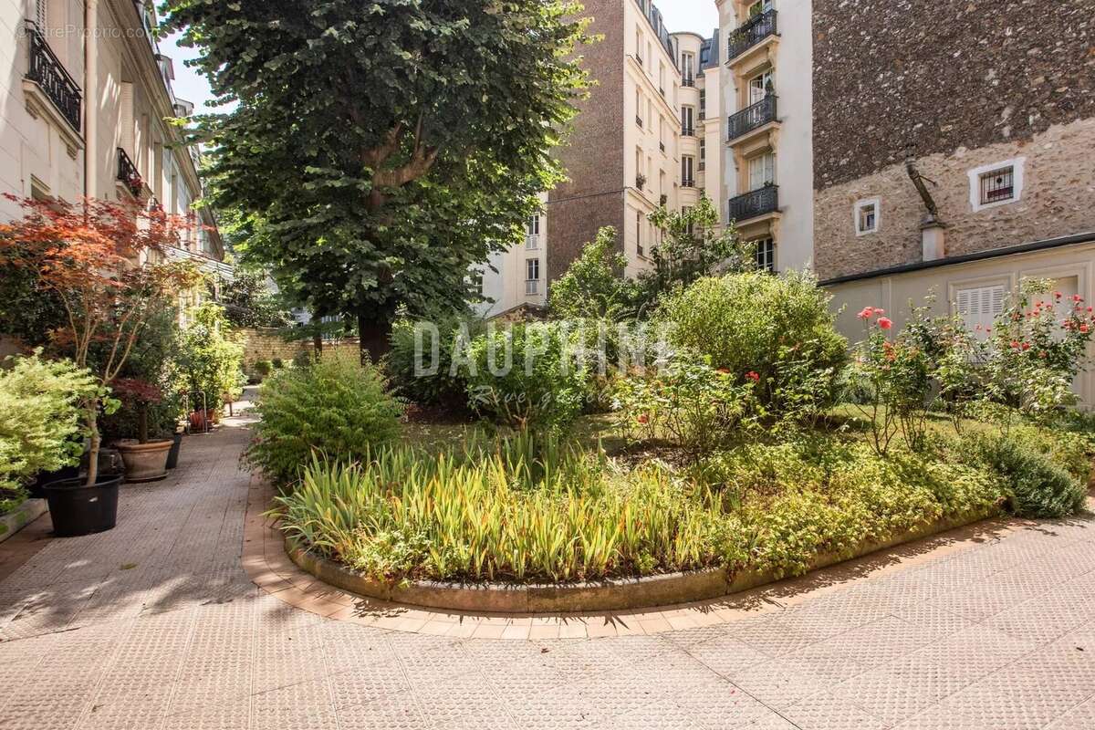 Appartement à PARIS-14E