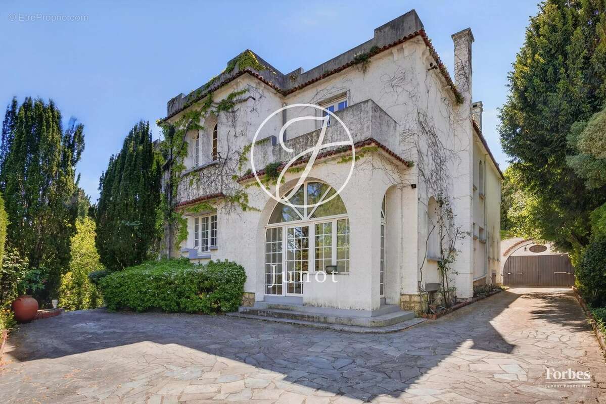 Maison à SURESNES