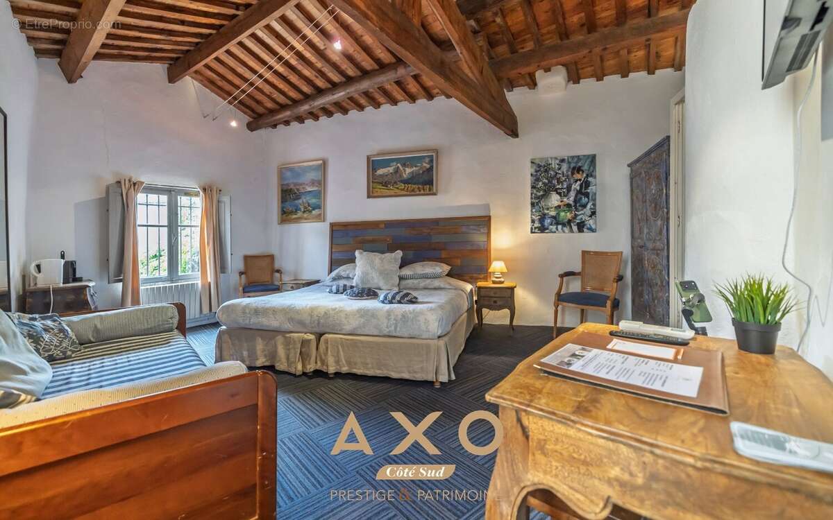 Maison à COLLIAS