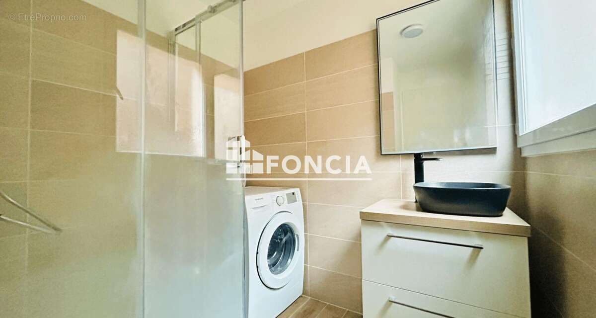 Appartement à SAINT-LAURENT-DU-VAR