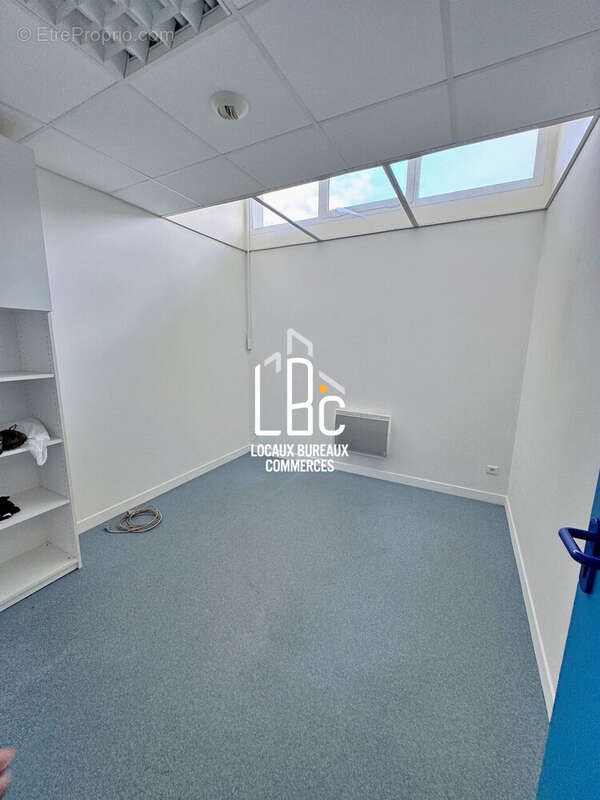Commerce 570 m² à vendre à Saint-Hilaire-De-Chaleons (44680) - photo 9