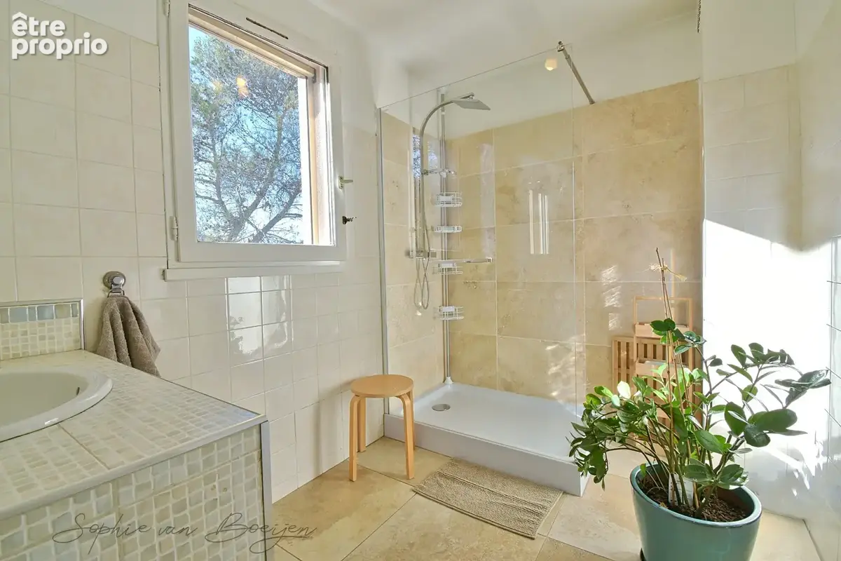 Maison à vendre à pied du village BOUC BEL AIR (13), vue nature, 160 m2, 5 chambres, piscine, jardin 500 m2, sous-sol - photo 9