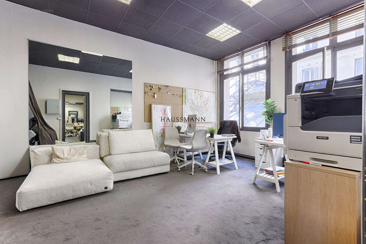 Commerce à PARIS-8E