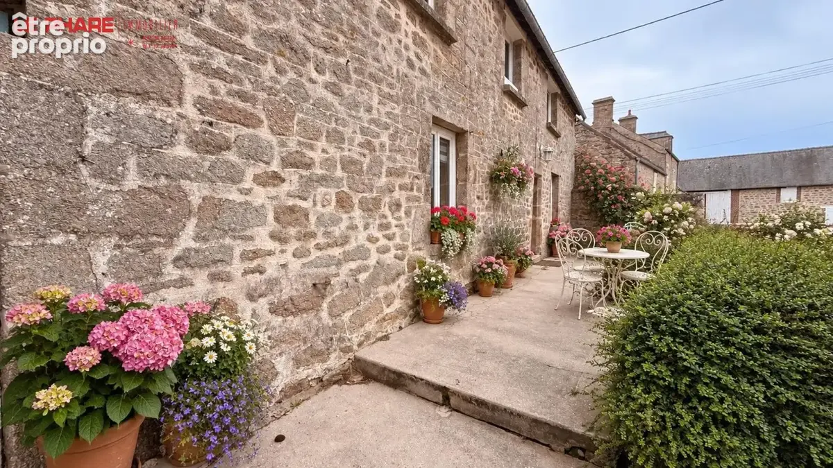 Maison 4 pièces 106 m² à vendre à Montfarville (50760) - photo 1