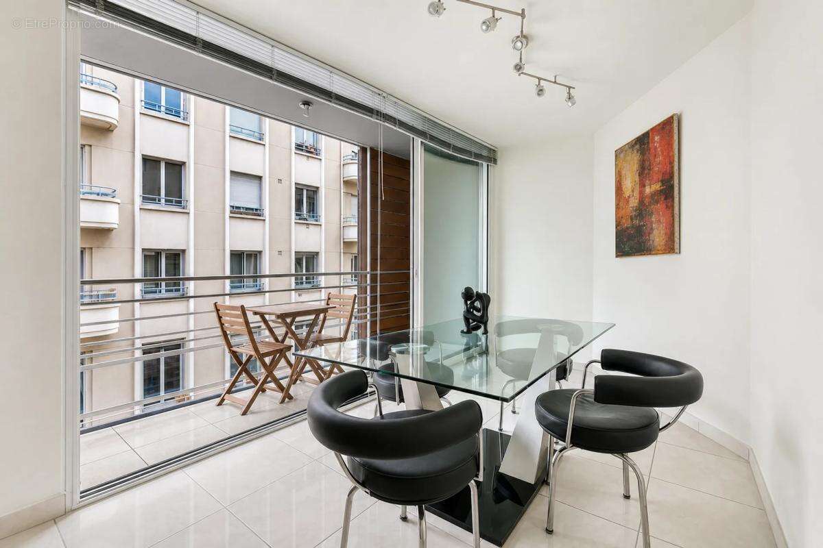 LYON 7 - Place JEAN MACE -Appartement T4 de 89 M2 - - photo 13
