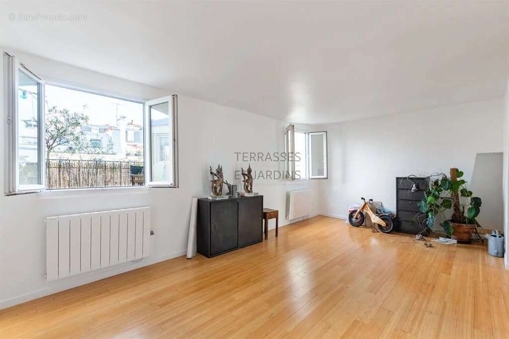 Appartement à PARIS-3E