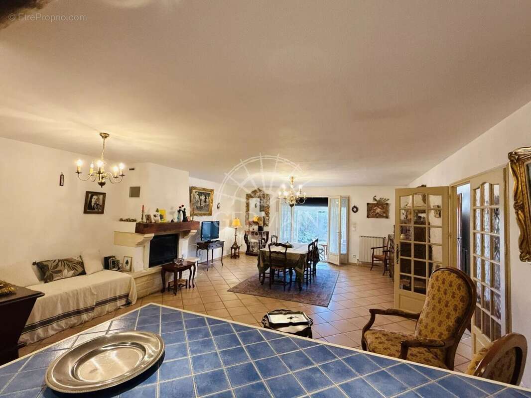 Maison à L'ISLE-SUR-LA-SORGUE