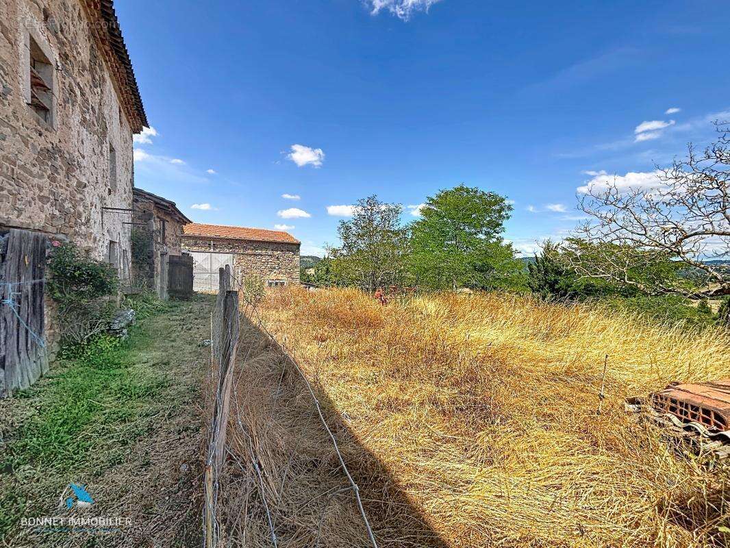 Maison de caractère avec dépendances et fort potentiel - photo 5