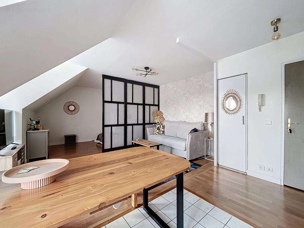 Appartement à VOISINS-LE-BRETONNEUX