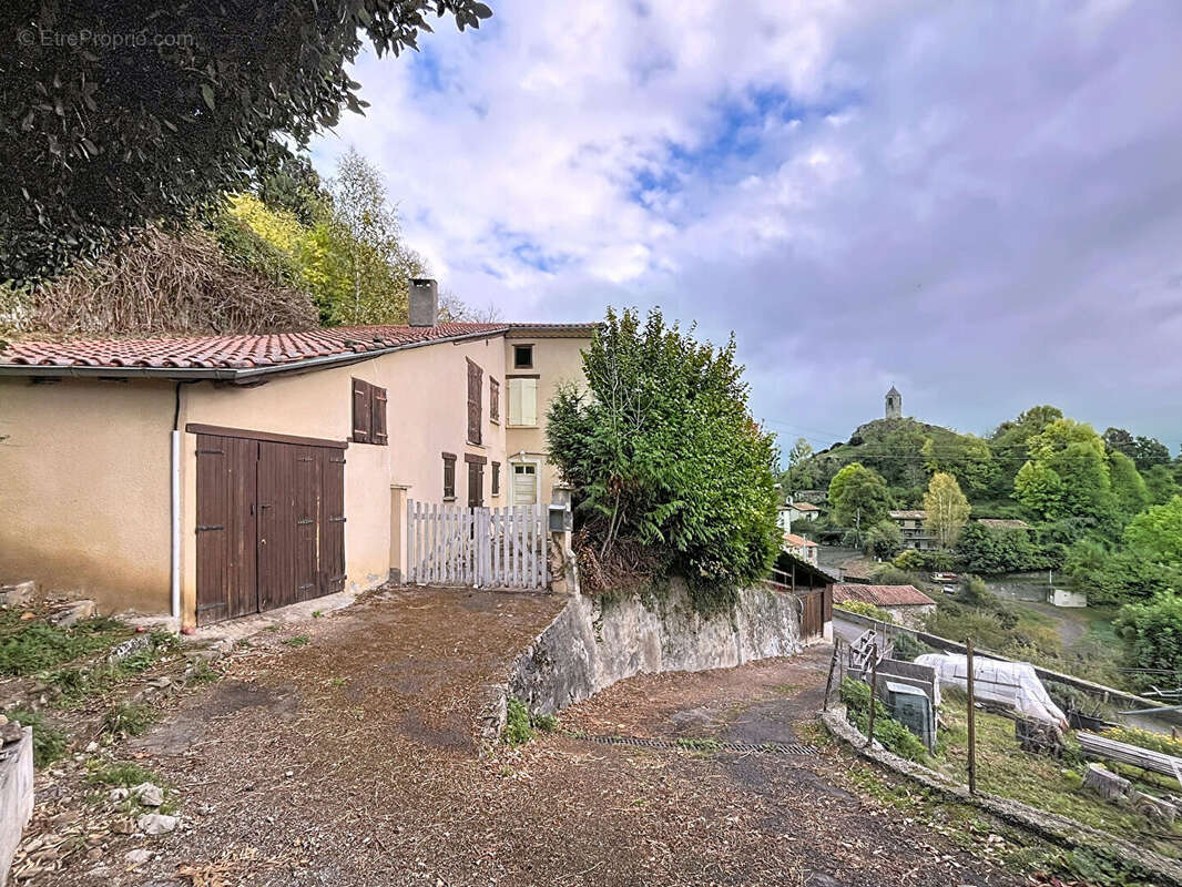 Maison à MONTOULIEU