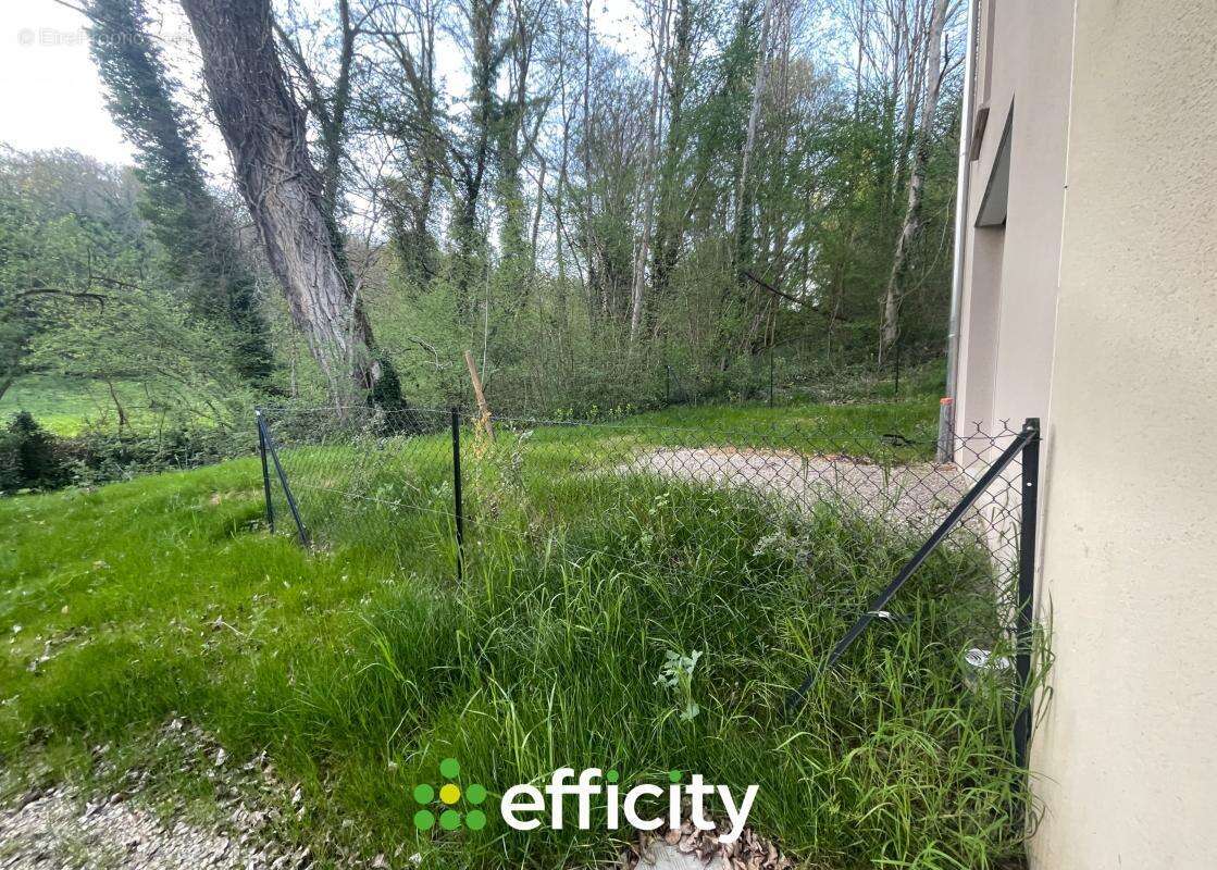 Maison à LA CHAPELLE-DE-LA-TOUR