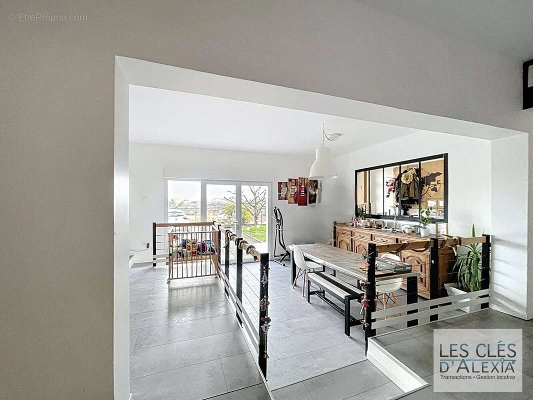 Maison à PONT-EVEQUE