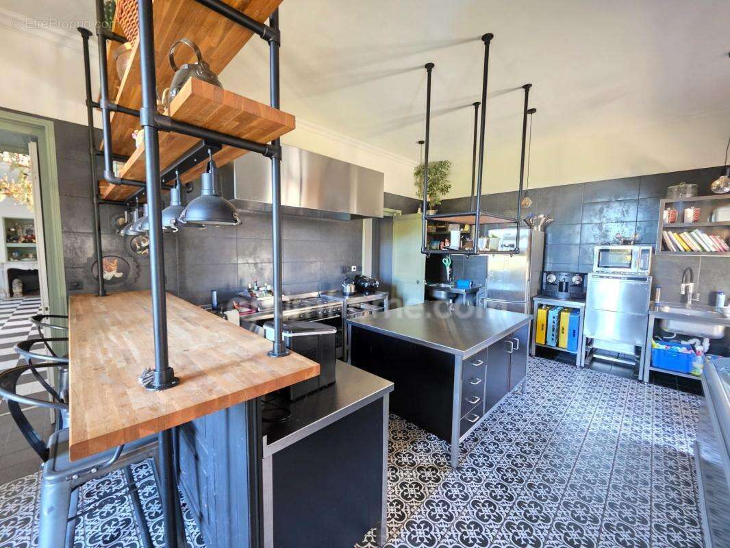 Gros potentiel pour cette tres belle propriete de 19ha avec chateau et batiment de + de 1200 m² - photo 10