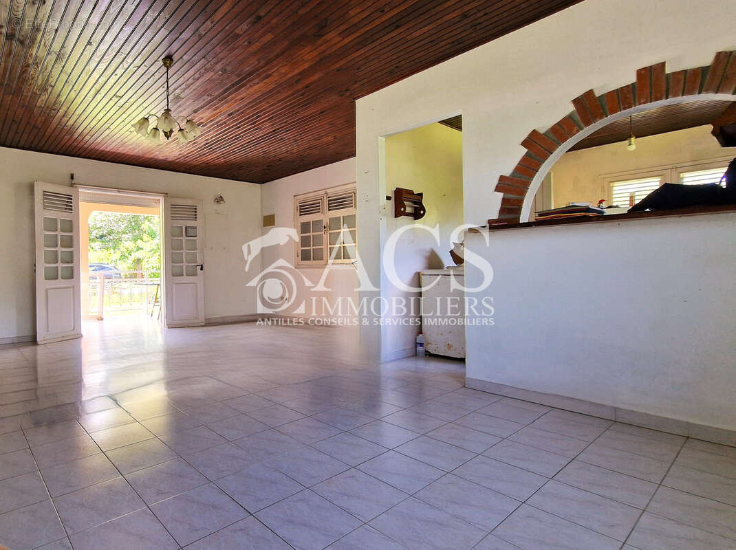 À vendre : Belle maison de plain-pied avec jardin arboré, quartier résidentiel calme à AJOUPA BOUILLON - photo 2