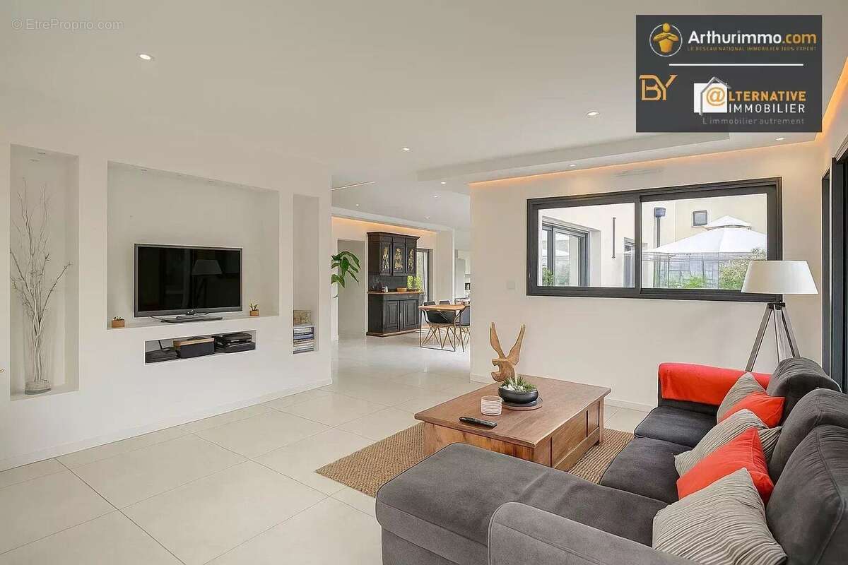 Maison à SAINT-ERBLON