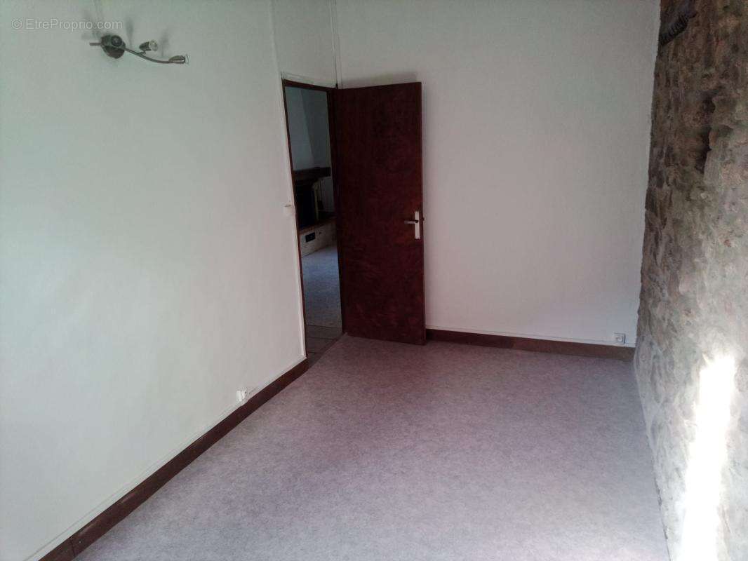 Appartement à ROBIAC-ROCHESSADOULE