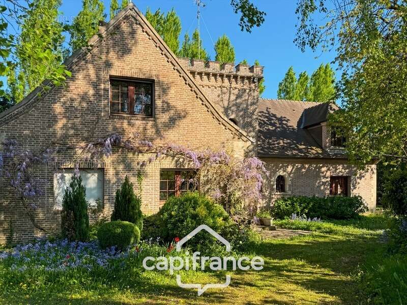 Maison de caractère style manoir – 258 m² – Parc arboré – Allée privative – Fort potentiel - photo 3