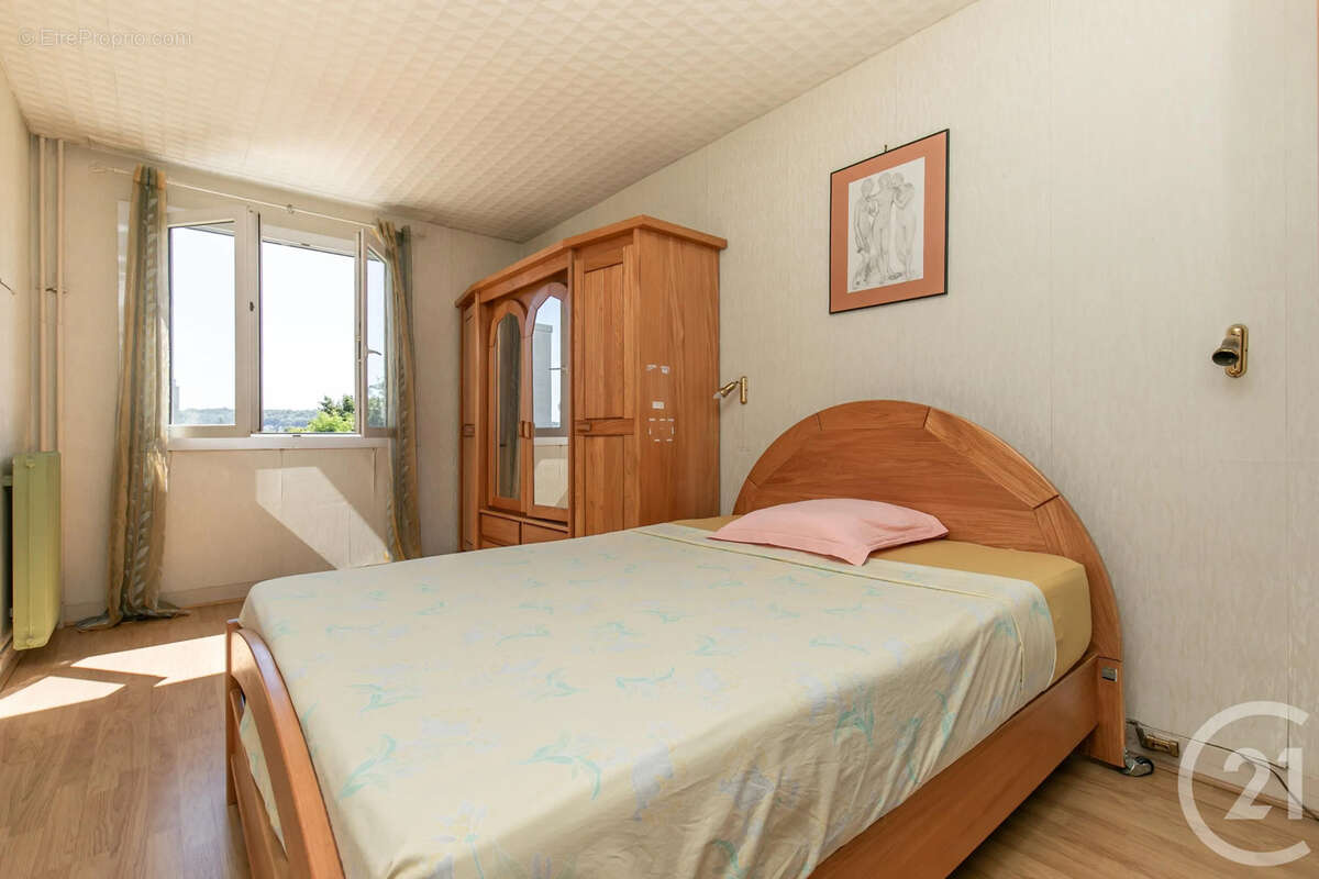 Appartement à SAINT-MAUR-DES-FOSSES