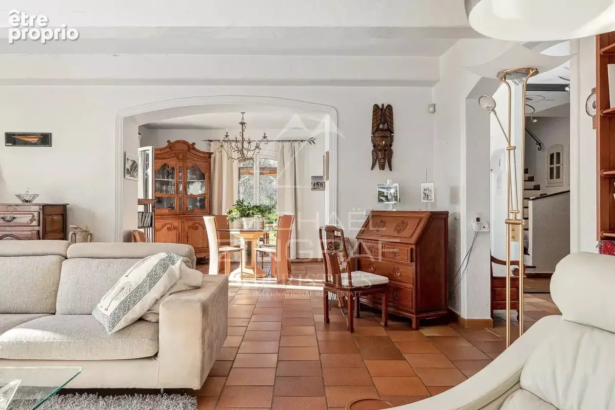 Villa Provençale d’Exception avec Vue Dégagée et Jardin de 4 375 m² à Plascassier - photo 4