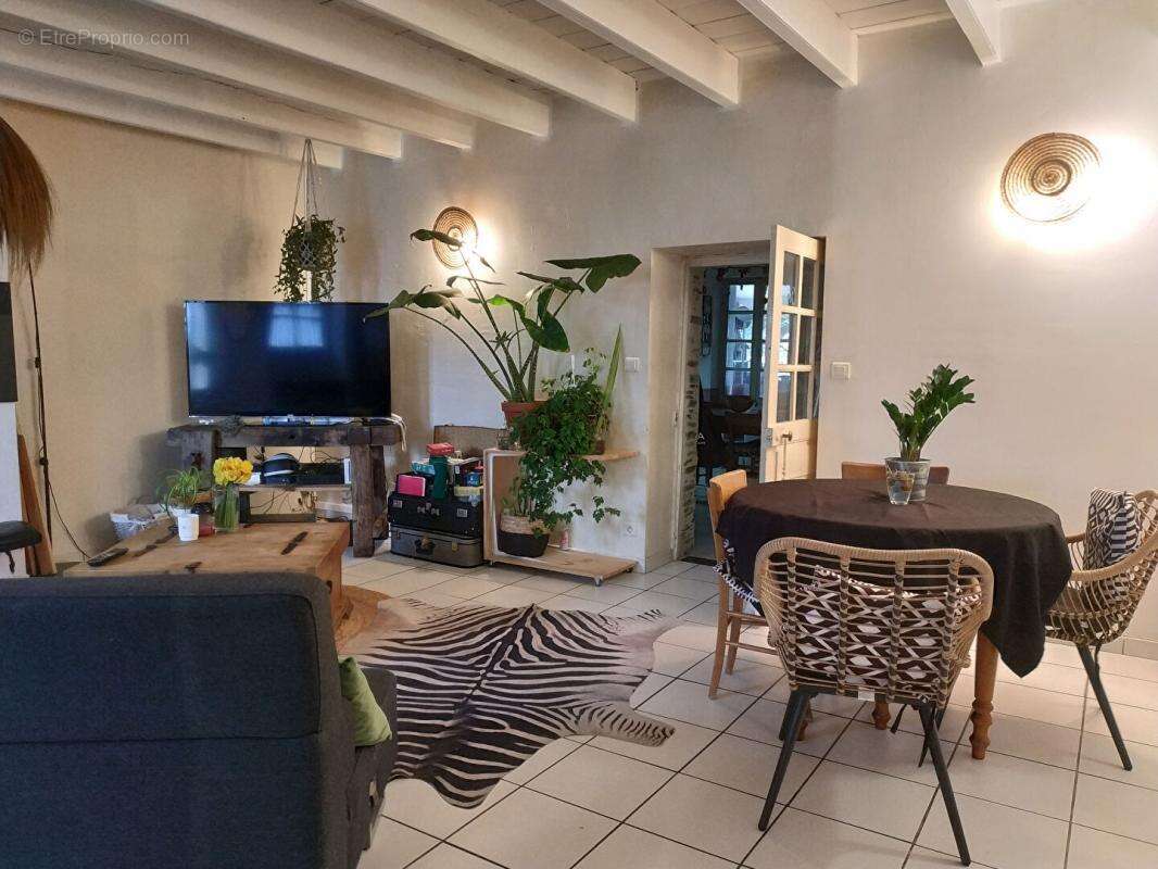 Maison à LA CHAPELLE-BASSE-MER