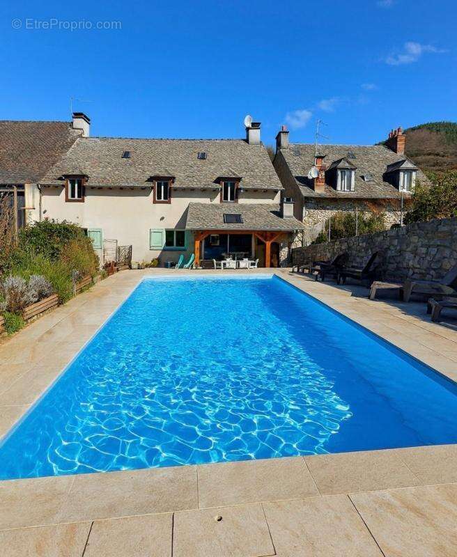 Maison à ENTRAYGUES-SUR-TRUYERE