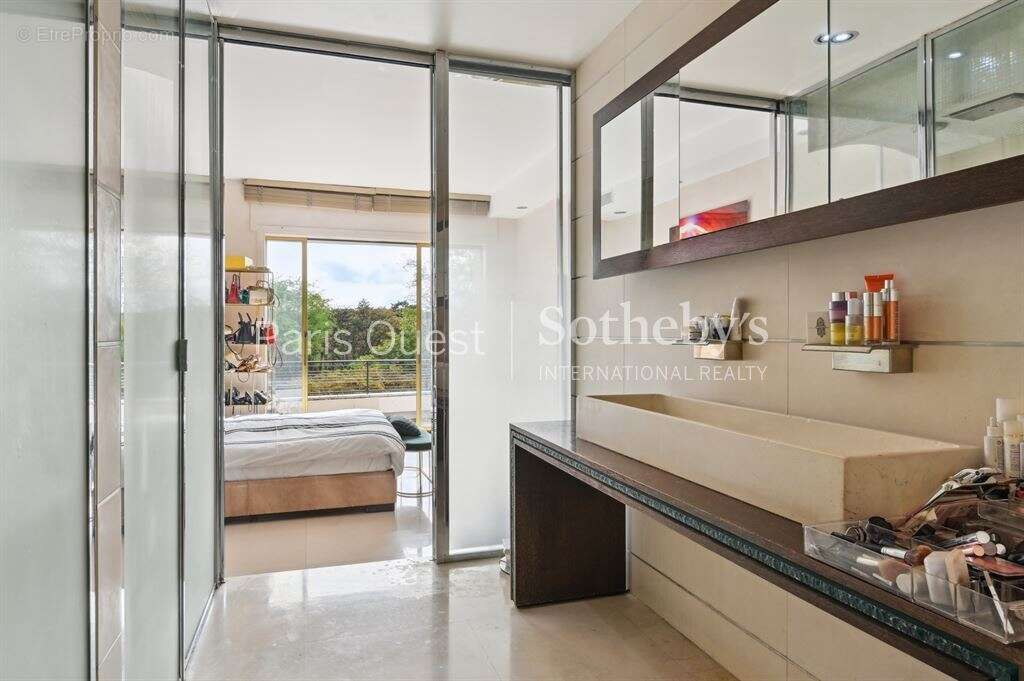 Appartement à NEUILLY-SUR-SEINE