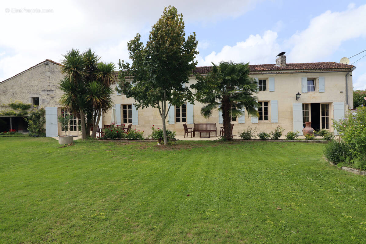 Maison à SAINTES