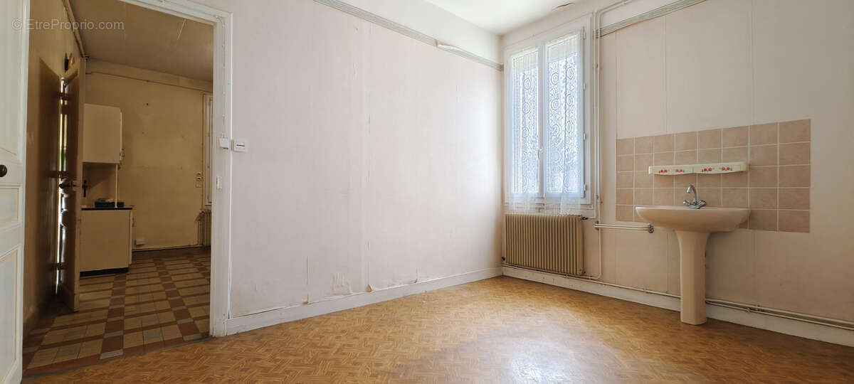 Maison à LA VILLE-AUX-DAMES