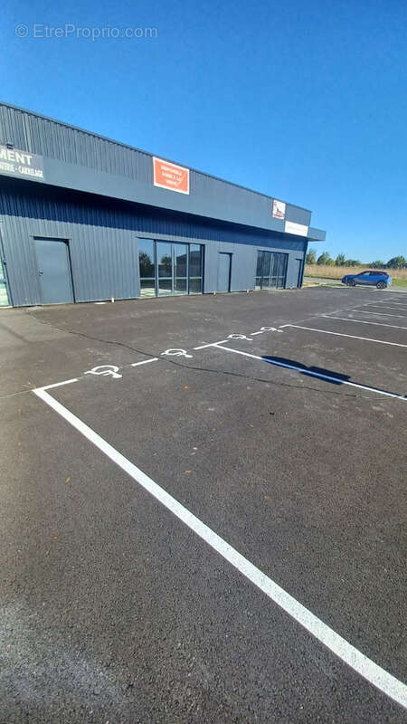 Batiment commercial locatif - vente d'un lot - photo 11