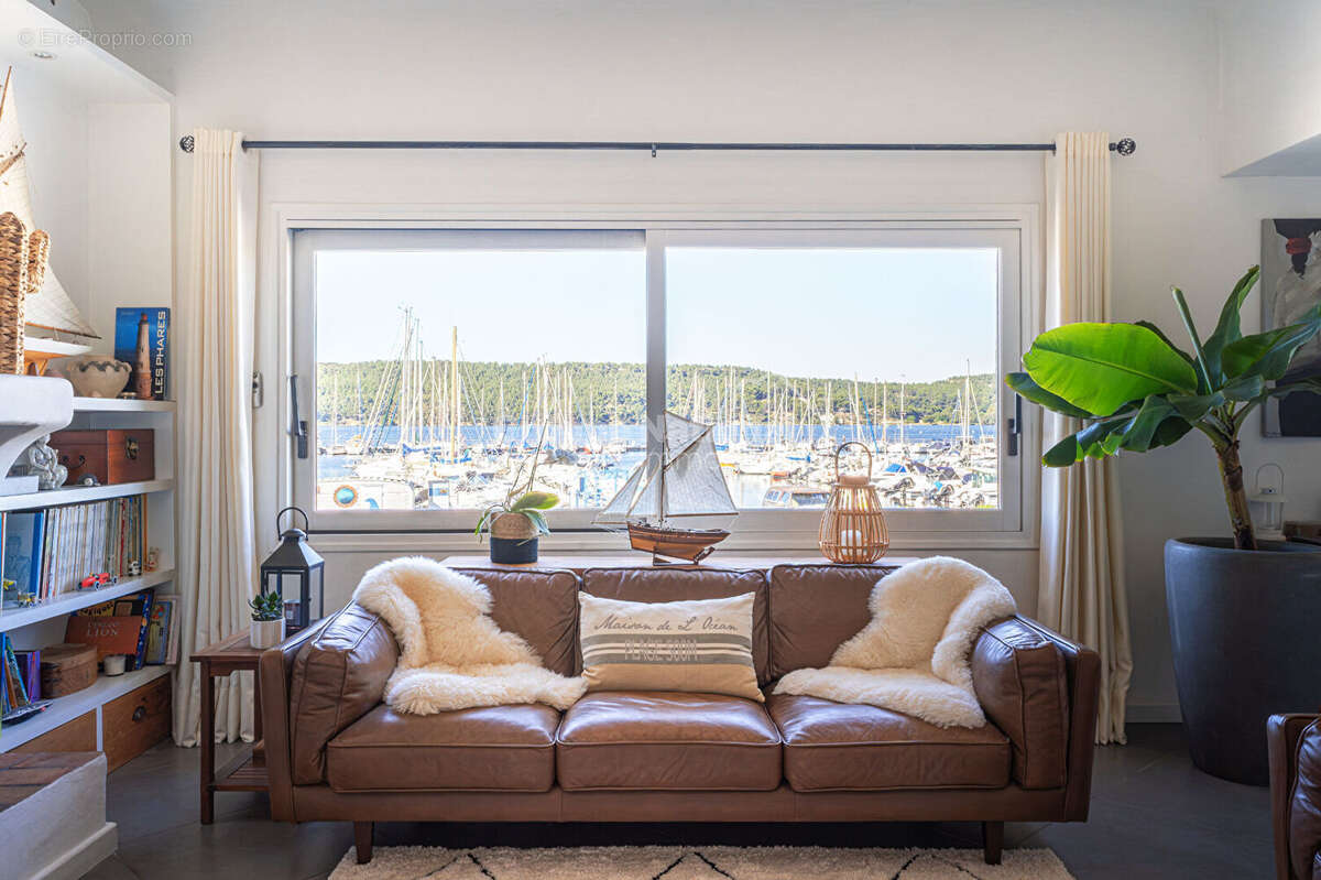 Maison à SAINT-CHAMAS