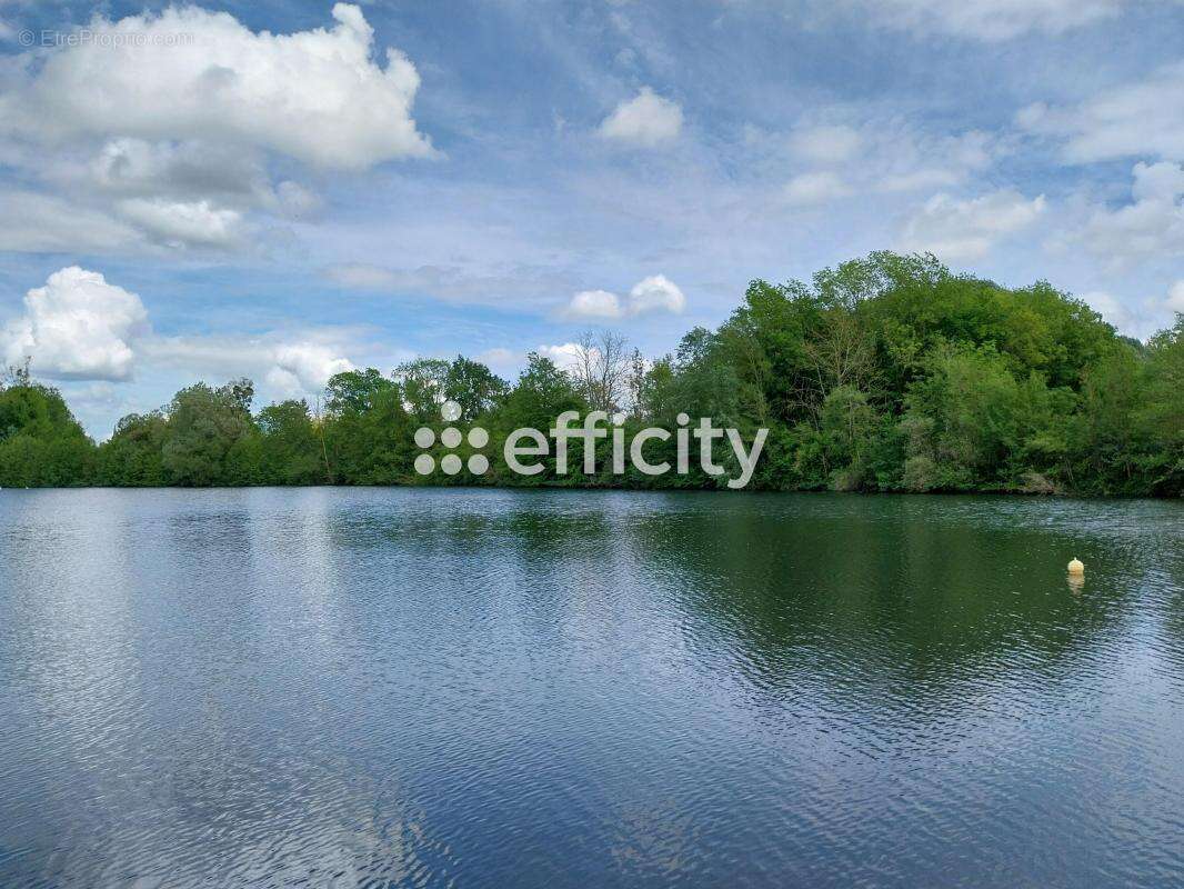 Terrain à SAINT-PIAT