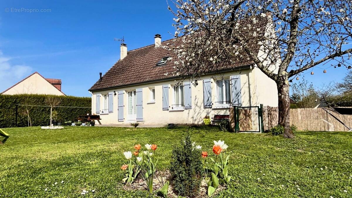 Maison à BONNETABLE