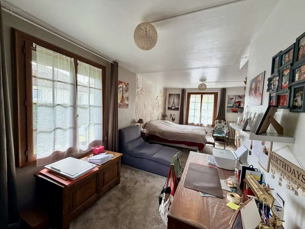 Grande maison dans Bernay - 5-6 chambres - plus de 200m2 d'espace - sous-sol/carport - 808m2 - photo 7