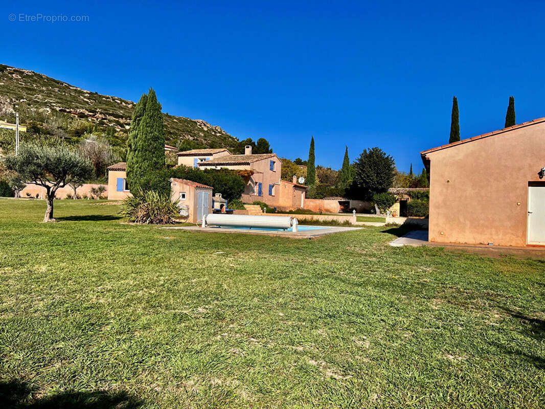 Belle maison  Etang de l'Olivier sur 4000 M2 de terrain divisible et constructible - photo 12