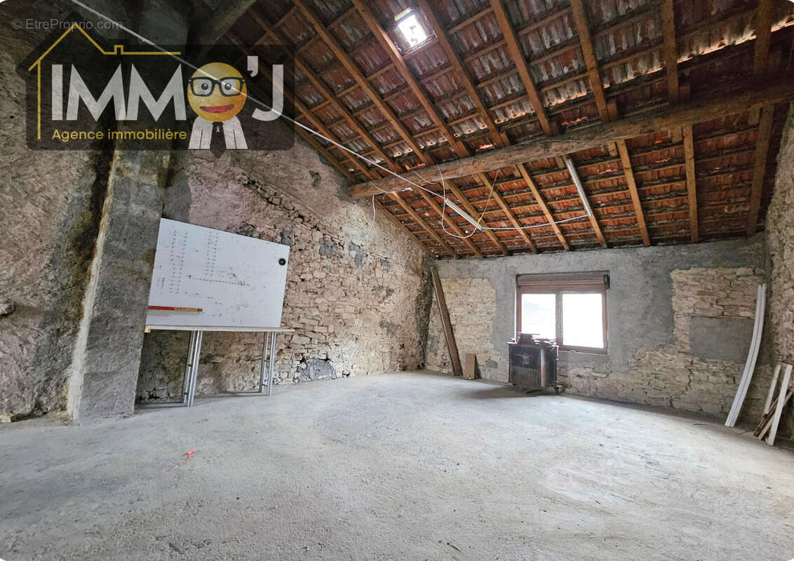 Maison à CREVECHAMPS