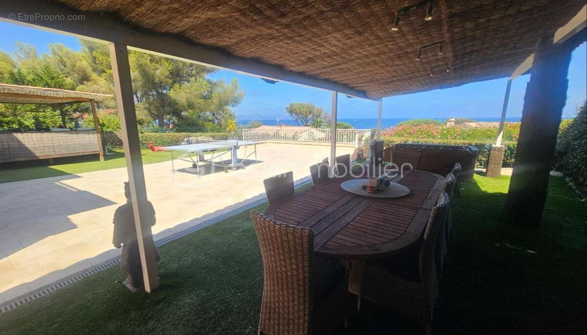 Maison à ROQUEBRUNE-SUR-ARGENS