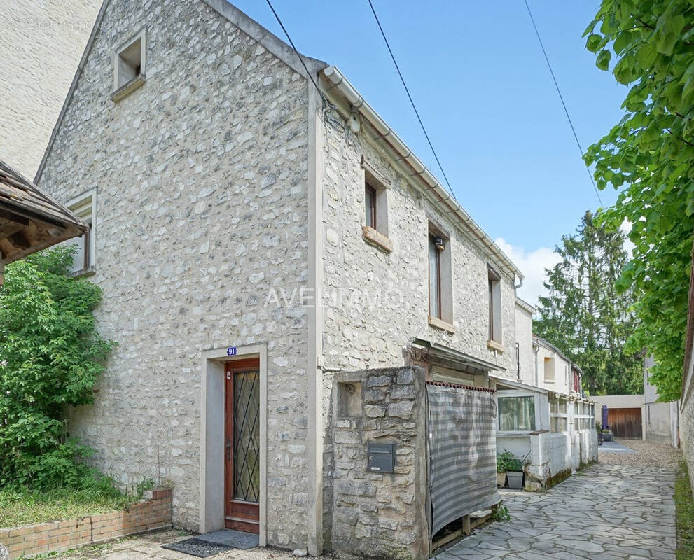 Maison à BEYNES
