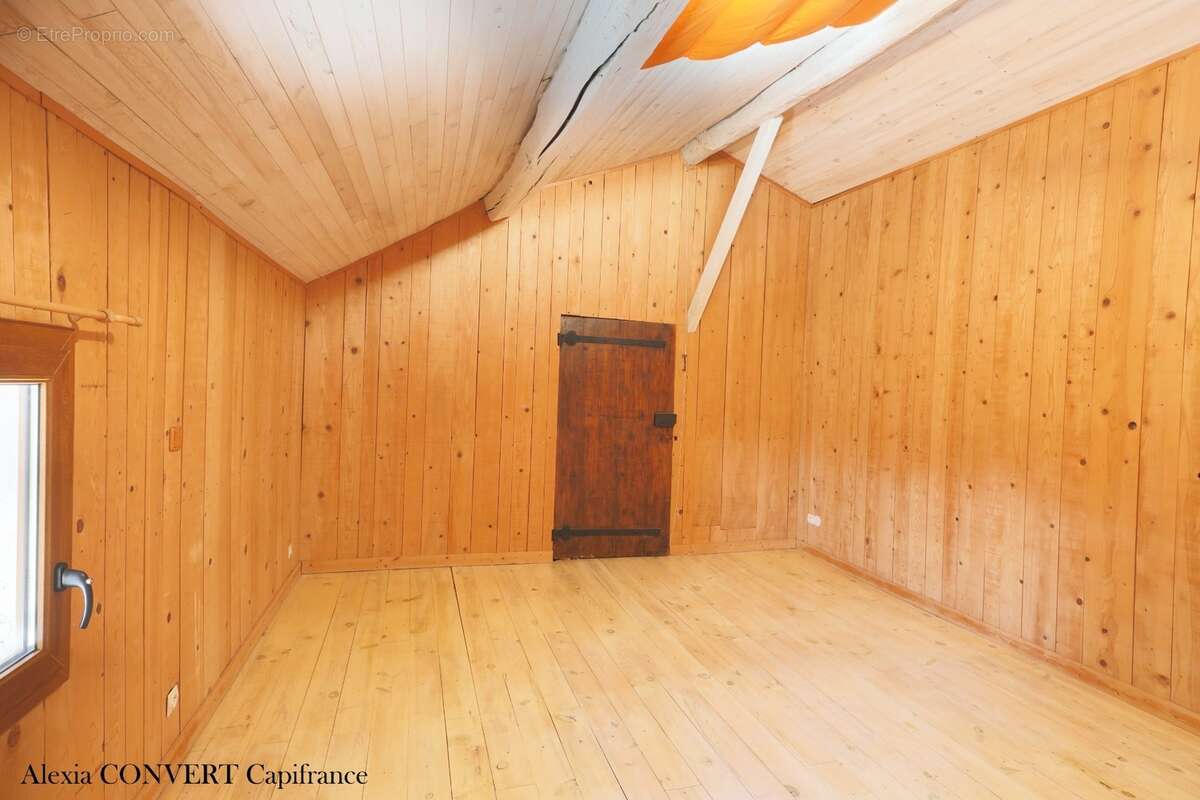 Ferme Rénovée à vendre 6 pièces 249m² SAINT DENIS LES BOURG (01) - photo 11