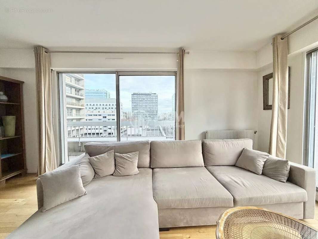 Appartement à COURBEVOIE