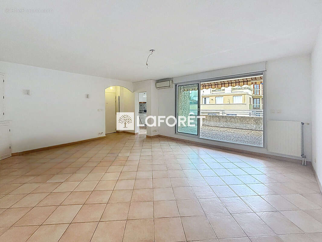 Appartement à MARSEILLE-5E