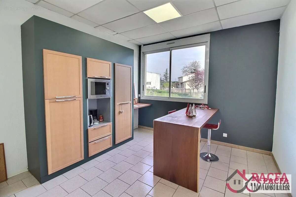 Espace Commercial Moderne à Saïx - photo 6