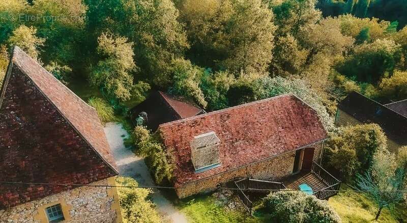 Maison à SAINT-LEON-SUR-VEZERE