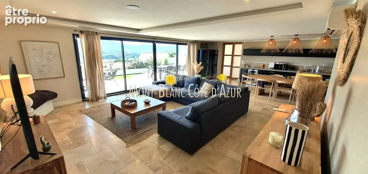 Villa 4 chambres, grand sejour, piscine, magnifique vue degagee jusqu'a la mer - photo 3