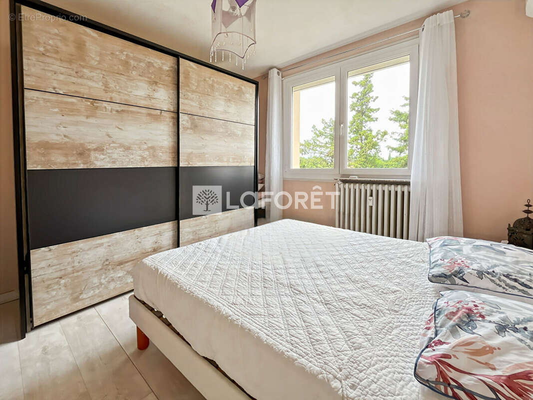 Appartement à GUILHERAND-GRANGES
