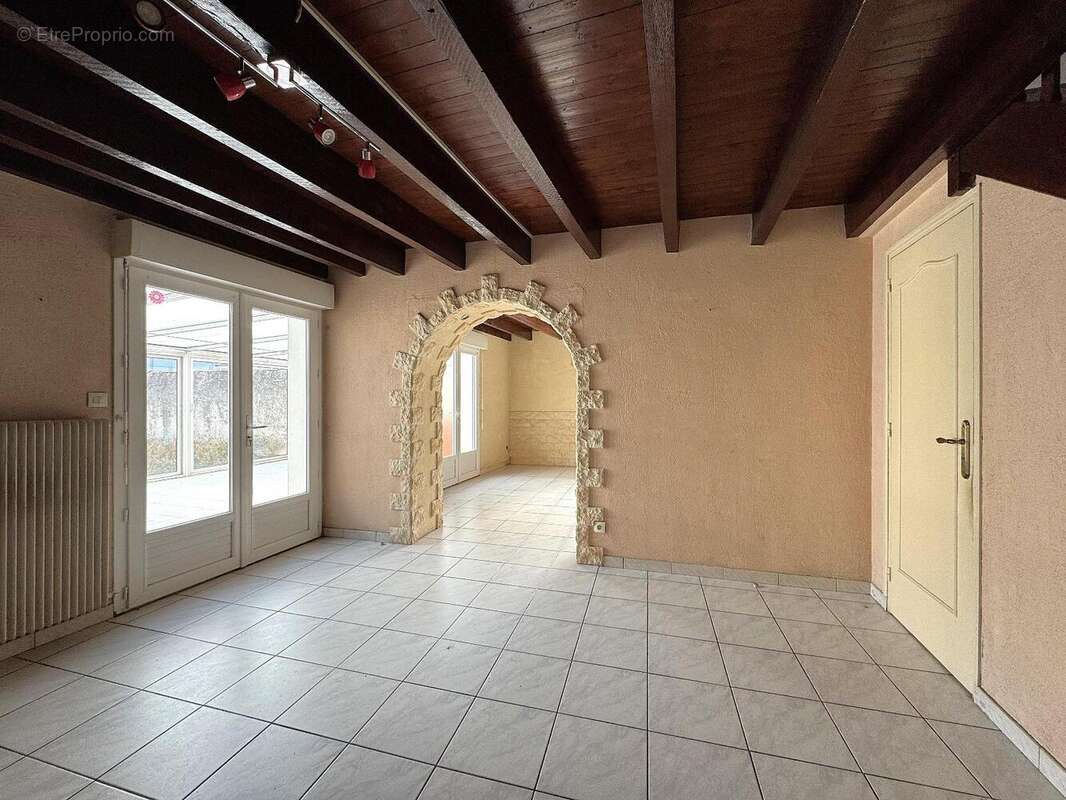   - Maison à THOUARS