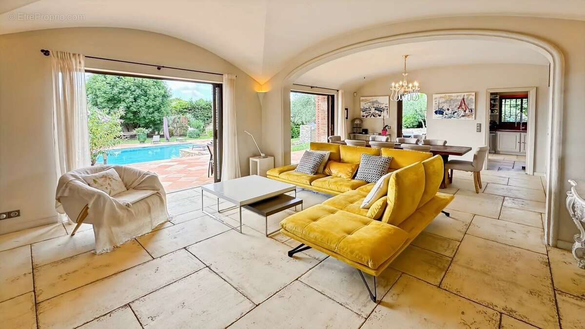 Maison à MOUANS-SARTOUX