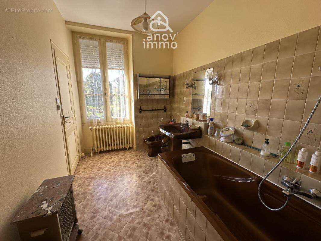 Maison 8 pièces 198 m2 MASSIGNAC - photo 17