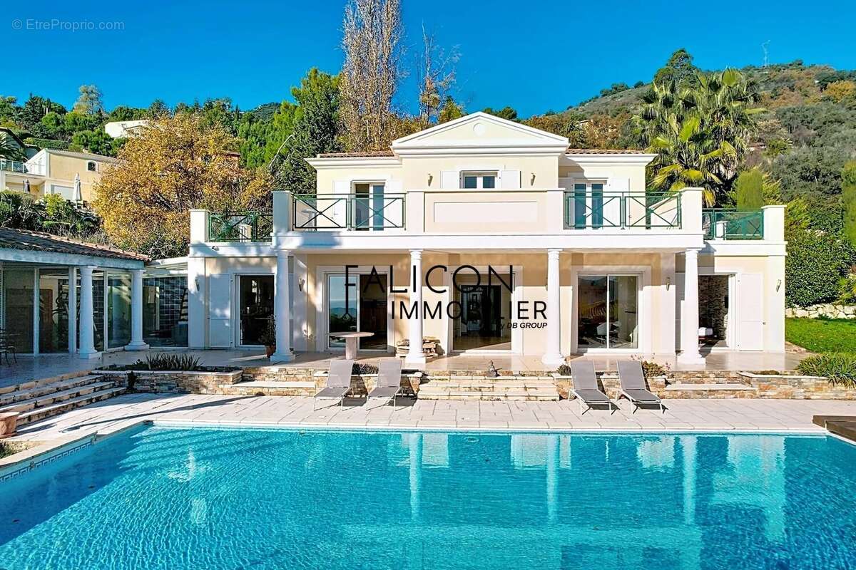 Superbe Villa d'Architecte dans un Domaine Privé sur les Hauteurs de Falicon - photo 2