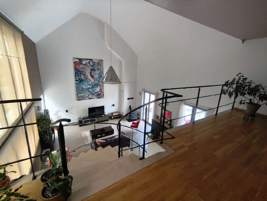 Maison à VALLANGOUJARD