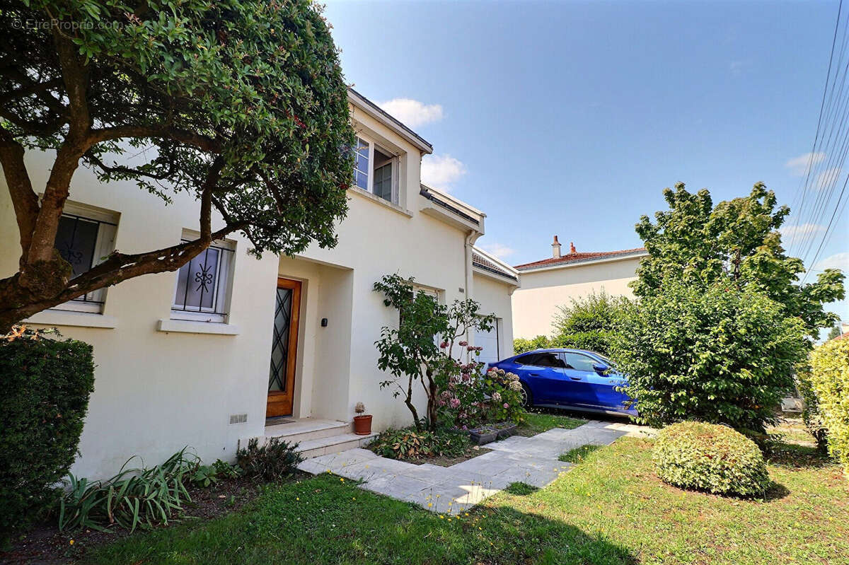 Maison à SAINT-SEBASTIEN-SUR-LOIRE